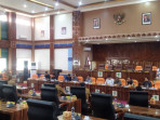 Ketua DPRD Rohil Maston Pimpin Rapat Badan Anggaran Bahas LKPJ Bupati Tahun 2023
