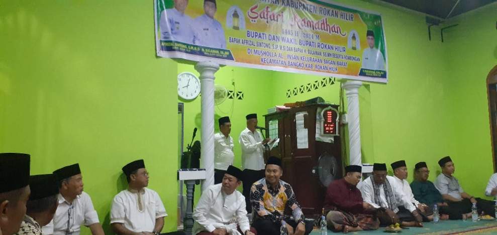 Safari Ramadhan Bupati Rohil Di Mushola Al Ihsan Bagan Barat,Serahkan Hibah Rumah Ibadah Dan Santunan BPJS Ketenagakerjaan