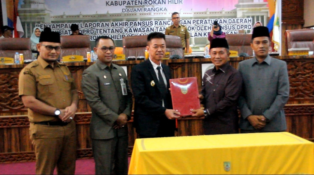 DPRD ROHIL GELAR PARIPURNA BUPATI ROHIL SAMPAIKAN LKPJ 2023 KEPADA DPRD