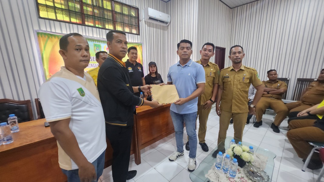 Riwansyah Kembalikan Formulir Bakal Calon Ketua KONI Rohil