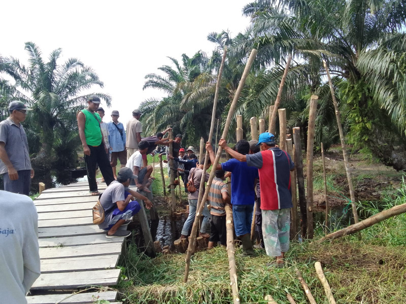 Warga Baganpunak Bangun Jembatan Secara Swadaya, Lurah Ucapkan Terimakasih