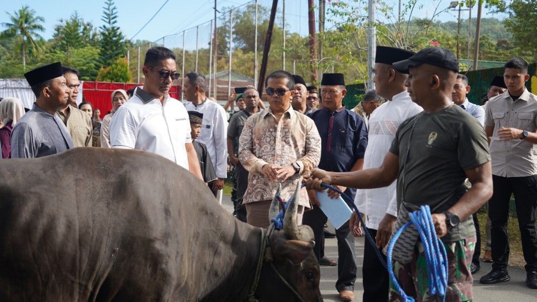 Semangat Raya Idul Adha 1446 H, Pangdam XVIII/Kasuari Tebar Kepedulian di Masjid Al-Mujahidin