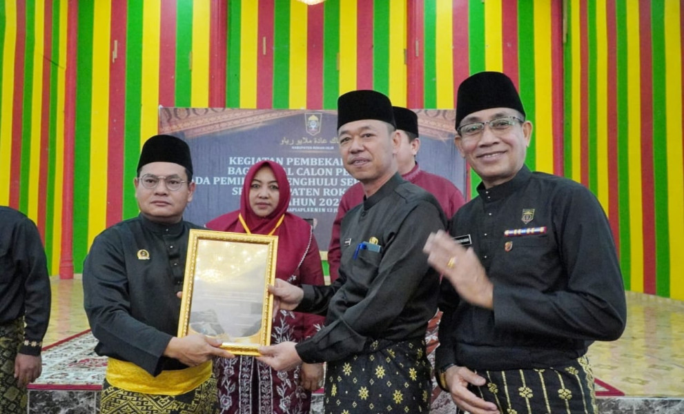 Buka Pembekalan Adat, Bupati Rohil Ajak Calon Penghulu Tidak Lakukan Money Politik