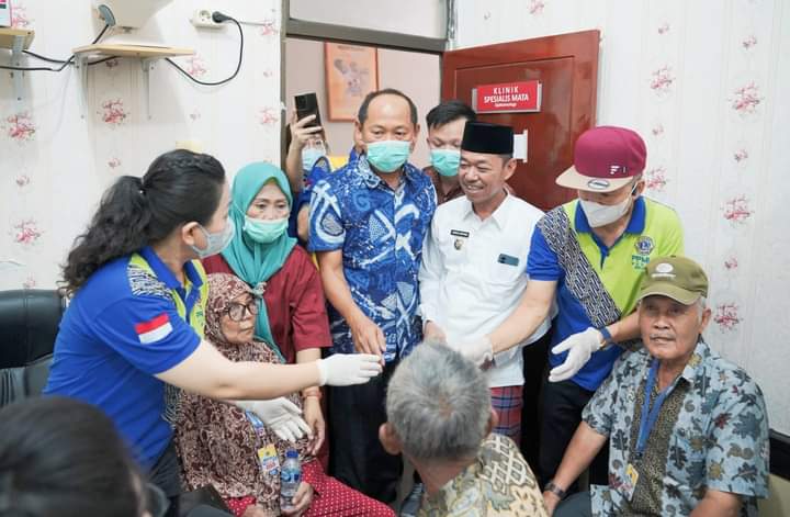 Dihadiri Lebih 200 Peserta, Bupati Rohil Buka Operasi Katarak Mata Gratis dari Lions Clubs